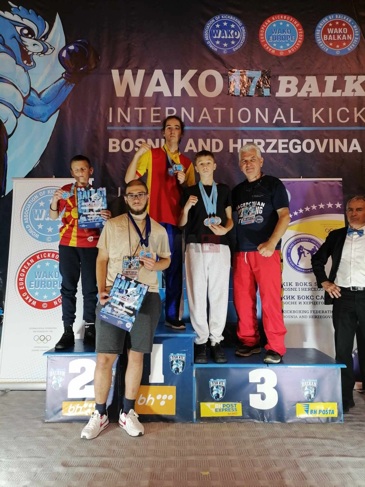 Кик-боксерите од клубот „АС“ од Делчево освоија 9 медали на Балкан Опен Куп во Тешањ, Босна и Херцеговина