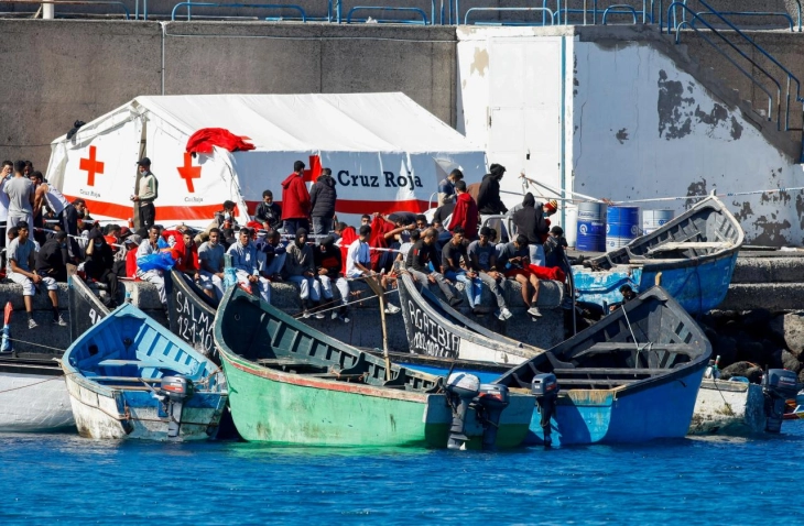 На Канарските острово утрово со два брода пристигнале над 300 мигранти