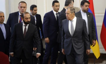 Lavrovi arriti në Iran në takim me kolegët nga rajoni