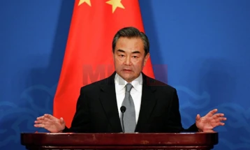 Шефот на кинеската дипломатија ги потенцира опасностите на АУКУС