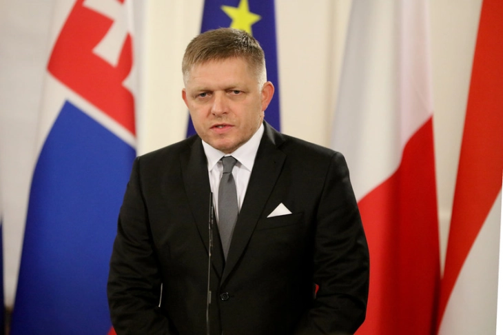 Фицо: Словачка ги прекинува испораките на оружје за Украина