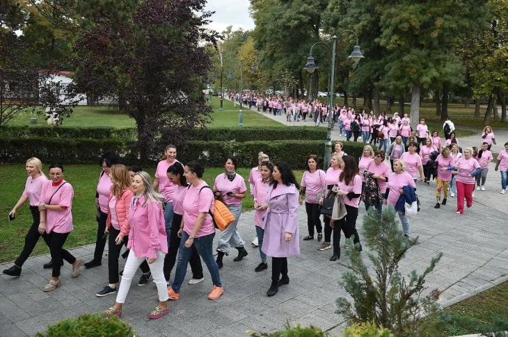 Во Градскиот парк дефиле за одбележување на месецот на борба против ракот на дојки