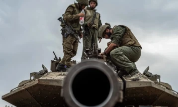 Palestinezët pretendojnë se në Rripin e Gazës po veprojnë tanke izraelite