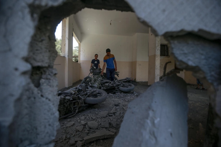 Цивилна одбрана во Газа: Стотици згради целосно уништени во вечерашните израелски напади
