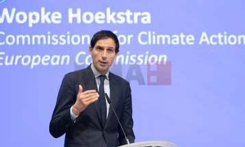 Хукстра: Справувањето со климатските промени не е мени на желби, мора да се испорача се што е на него  