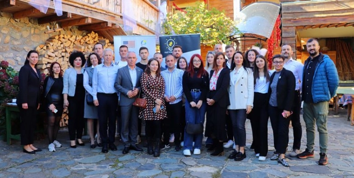 Млади од пелагониските општини се обучуваат за развивање бизнис идеи