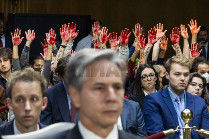 Protestuesit antiushtarak ndërprenë Blinkenin në fjalimin para komitetit të senatit për buxhet