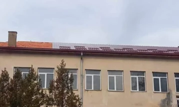 Реконструиран кровот на училишната спортска сала во беровското село Русиново