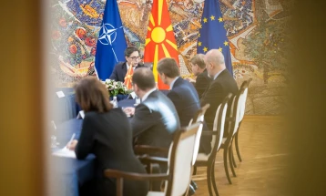 Средба на Пендаровски со Вадефул, заменик претседател на пратеничката група на ЦДУ/ЦСУ и шеф на германската делегација во Парламентарното собрание на НАТО