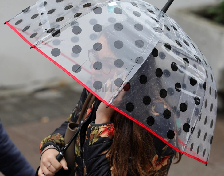 DPHM paralajmëron shira të rrëmbyeshëm, bubullima lokale dhe erë të përforcuar