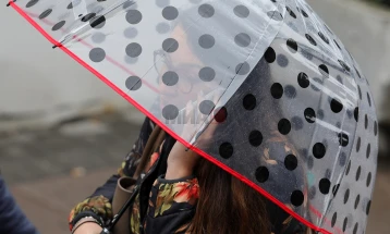 DPHM paralajmëron shira të rrëmbyeshëm, bubullima lokale dhe erë të përforcuar