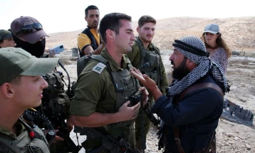 Autoritetet izraelite po i ndërprejnë të gjitha lidhjet me Rripin e Gazës dhe po i dëbojnë palestinezët e punësuar në Izrael