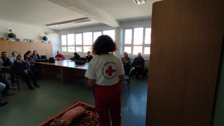Општинскиот Црвен крст Велес почна со едукации на наставници и ученици за давање на прва помош