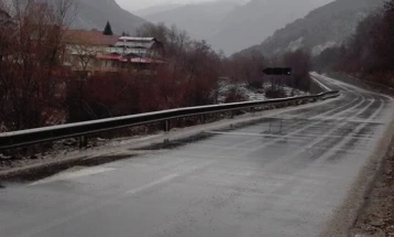 Реката кај Косоврасти излегла од своето корито, патот исчистен и повторно прооден