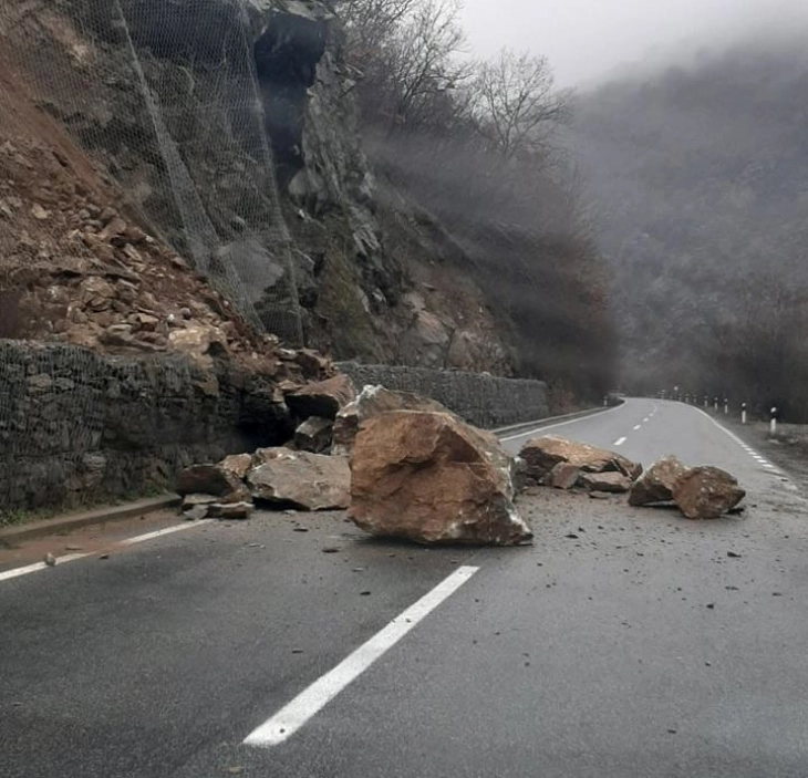Për shkak të një orteku është mbyllur rruga nga Kumanova deri në Kratovë dhe Kriva Pallankë