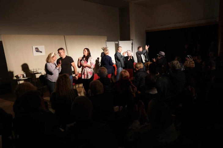 Хрватски аматерски театар гостуваше во Тетово со претставата „Сè за љубов“-современа комедија за искуствата од бракот и без него