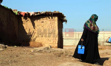 Afganët të cilët largohen nga Pakistani janë pa ujë, ushqim dhe strehim