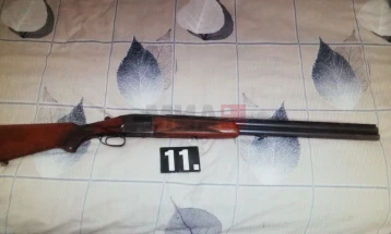 Пронајдени и одземени ловечка пушка и патрон со калибар во дом во велешко Ореше