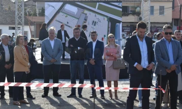 Мицкоски присуствуваше на поставувањето камен темелник на новиот градски пазар во Радовиш