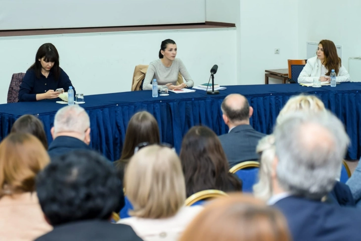 Костадиновска-Стојчевска на работен состанок со директорите на националните установи од културата