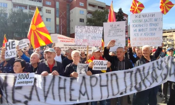 Pensioners demand linear increase of pensions at Skopje protest