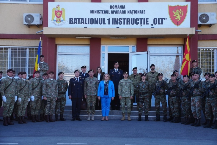 Петровска во посета на македонските војници во Романија, високи оценки за нивниот придонес во Мултинационалните сили на НАТО