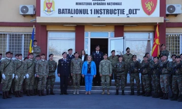 Petrovska visits Macedonian soldiers participating in NATO’s multinational forces in Romania