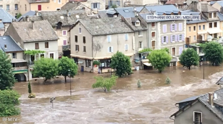Во северна Франција поплавени домови и земјиште