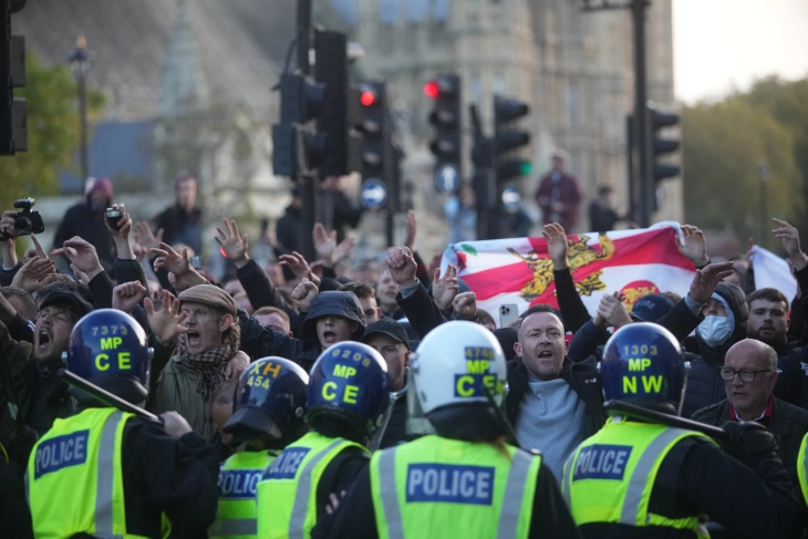 Најмасовни досега пропалестински демонстрации во Лондон, полицијата приведе околу стотина десничари