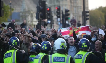 Најмасовни досега пропалестински демонстрации во Лондон, полицијата приведе околу стотина десничари
