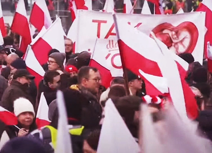 Десетици илјади радикални националисти во Варшава на Маршот за независност против Украина и ЕУ