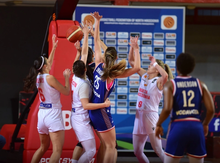 Македонските кошаркарки убедливо поразени од Србија