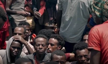 Речиси 50 мигранти исчезнати по превртен брод крај брегот на Јемен