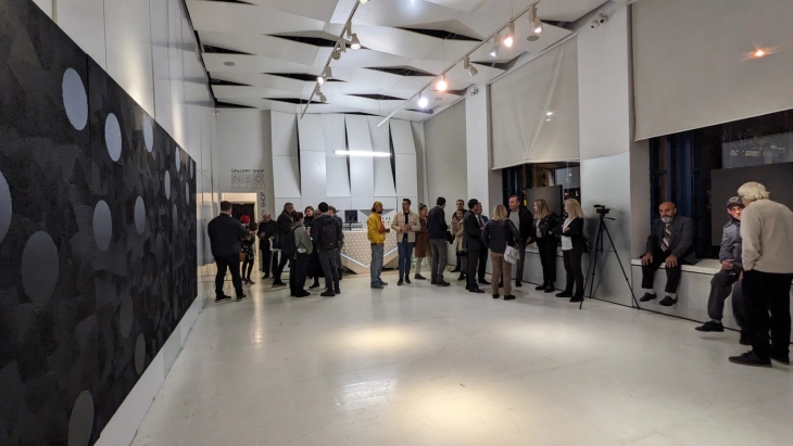 Во галеријата Галатека во Букурешт отворена изложбата на Мице Јанкуловски