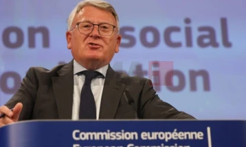 Еврокомесарот Шмит заинтересиран да биде „шпиценкандидат“ на европските социјалисти 