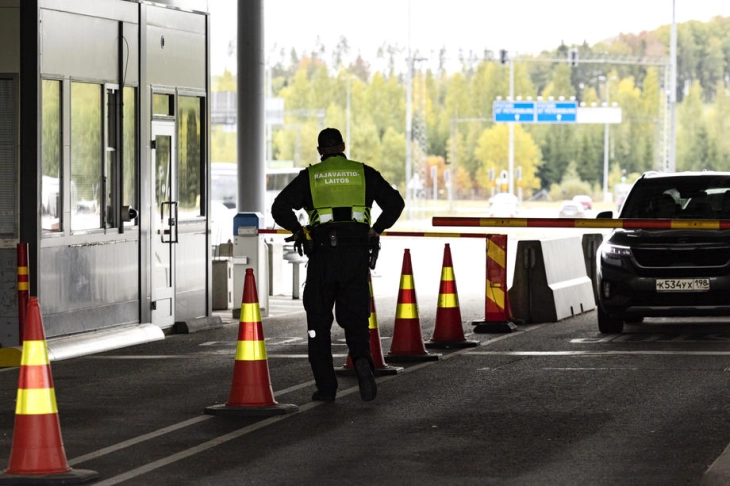 Finlanda do të vendosë barriera në kufirin me Rusinë