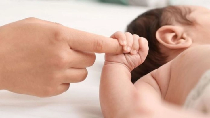 Науката потврди: Таткото кој пие алкохол непосредно пред зачнувањето може сериозно да му наштети на бебето