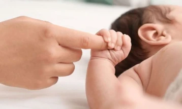 Науката потврди: Таткото кој пие алкохол непосредно пред зачнувањето може сериозно да му наштети на бебето