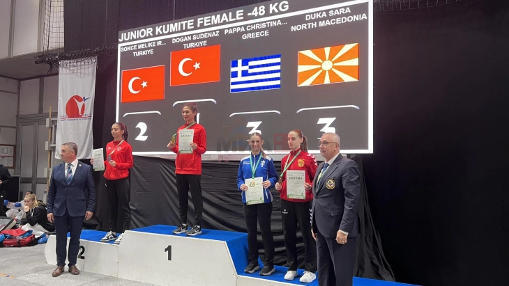 Karateistja dibrane Sara Duka fiton medaljen e bronztë në Kampionatin ballkanik në Slloveni