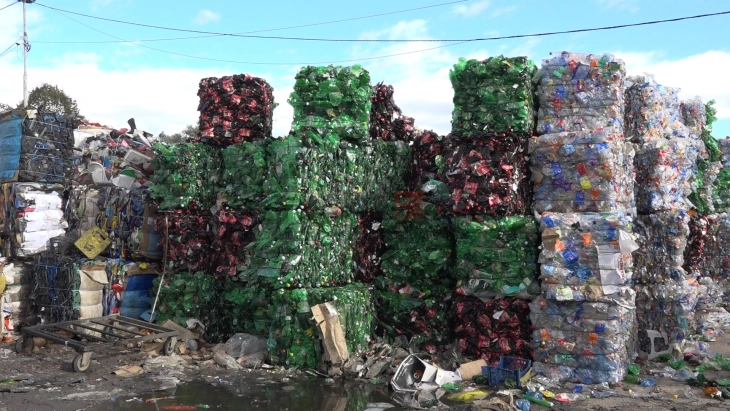 Прилепски Комуналец има проблем со отпадната пластика, селекцијата на отпадот најважна