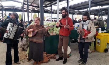 Музичари од четири земји ја негуваат македонската етно музика