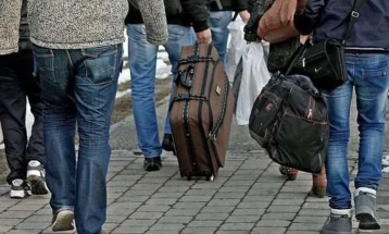 Shqiptarët me nivelin më të lartë prej 31 për qind për emigrim në Ballkan