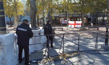 Tifozët anglezë arritën në Shkup, sigurim i përforcuar në qendër të qytetit