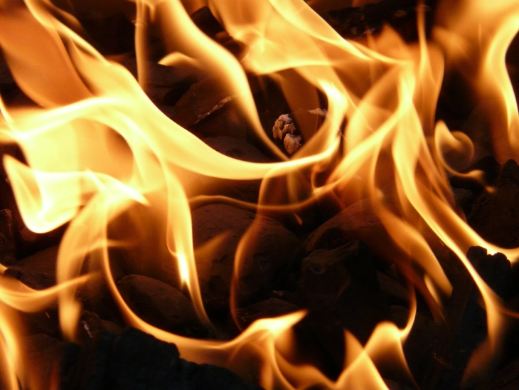 Zjarr në një barakë në Kisella Vodë, nuk ka të lënduar