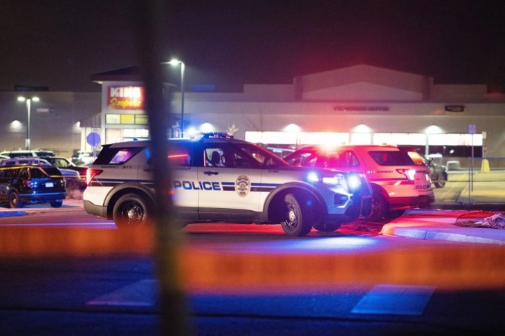 Најмалку еден загинат и тројца повредени во пукање во продавница во Охајо
