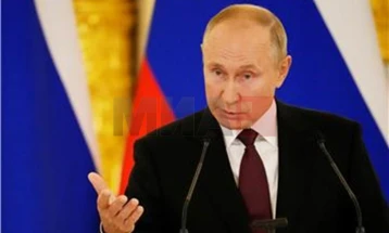 Путин: Западот ги користи човековите права за да го уништи суверенитетот на другите