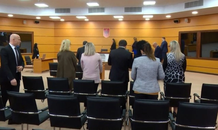 Во Албанија за пет години ветингот „отстрани“ 347 судии и обвинители