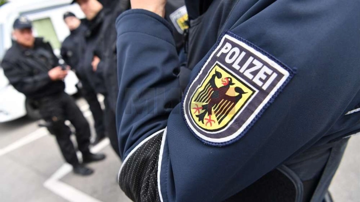 Policia gjermane ka kontrolluar shtëpitë e të dyshuarve për postime antisemite në rrjetet sociale