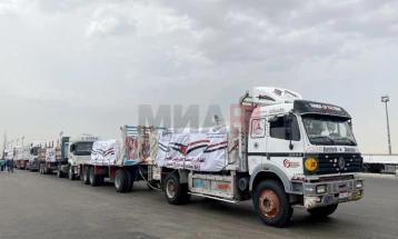 Камиони со помош влегле во Газа