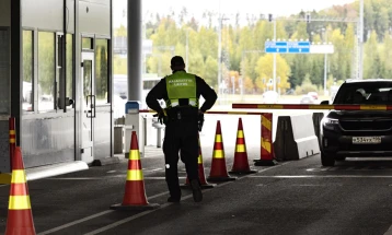 Валтонен: Финска може да ги затвори граничните премини со Русија